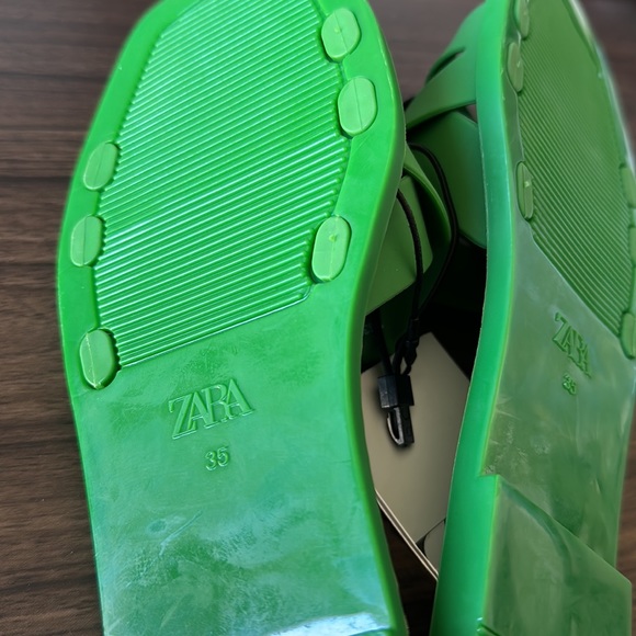 ZARA SLIDE SANDALS WITH CROSSOVER RUBBERIZED STRAPS - Picture 2 of 3